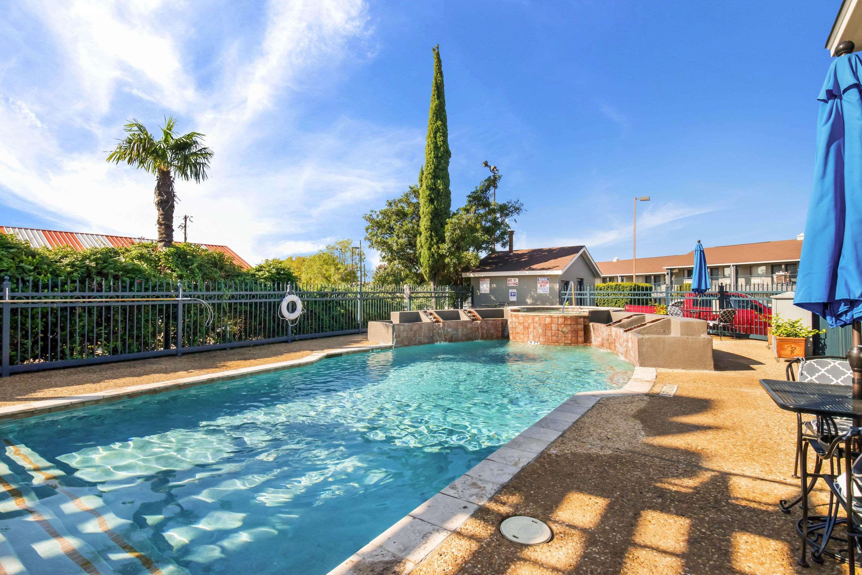 Quality Inn Near Lake Marble Falls Exteriör bild