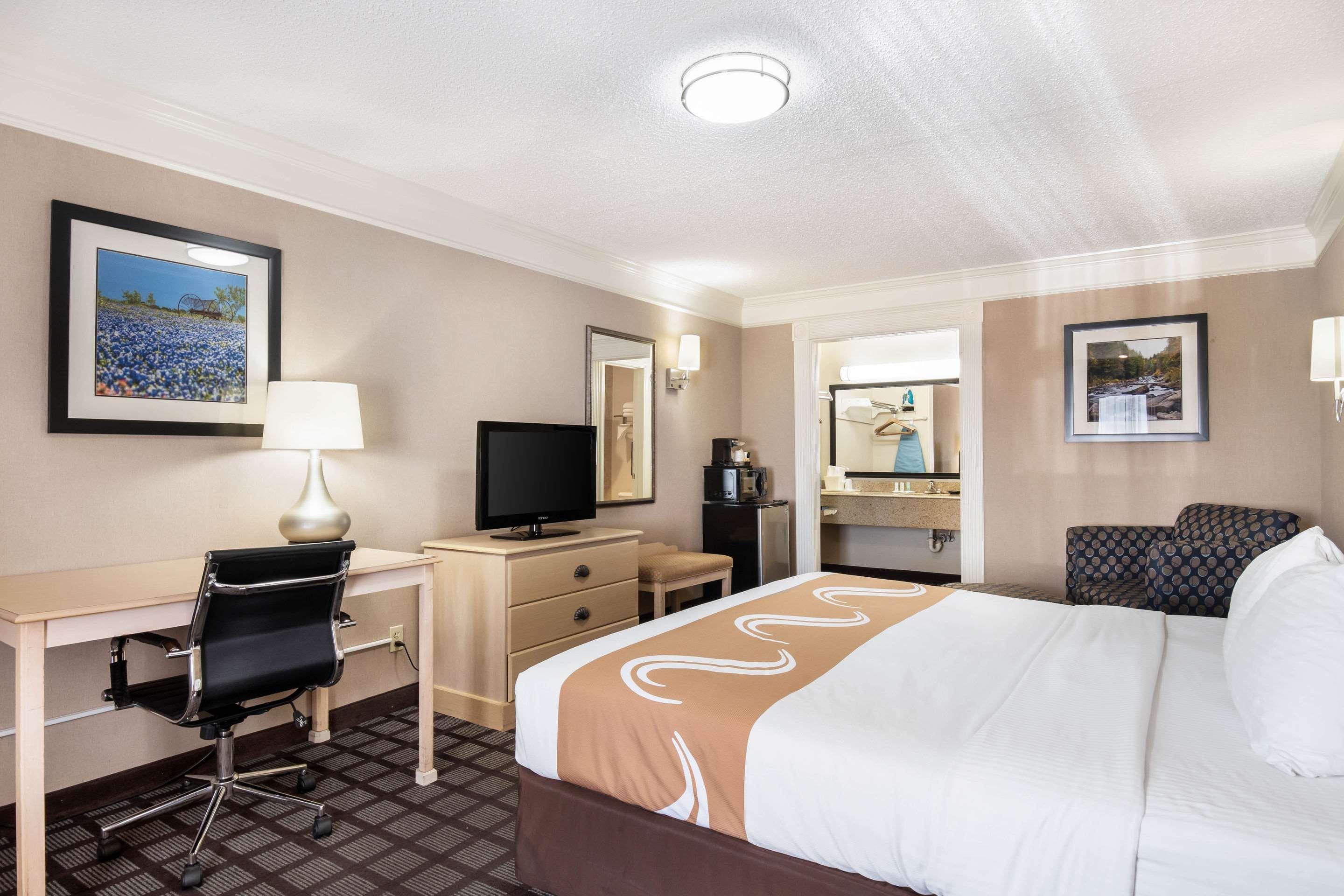 Quality Inn Near Lake Marble Falls Exteriör bild