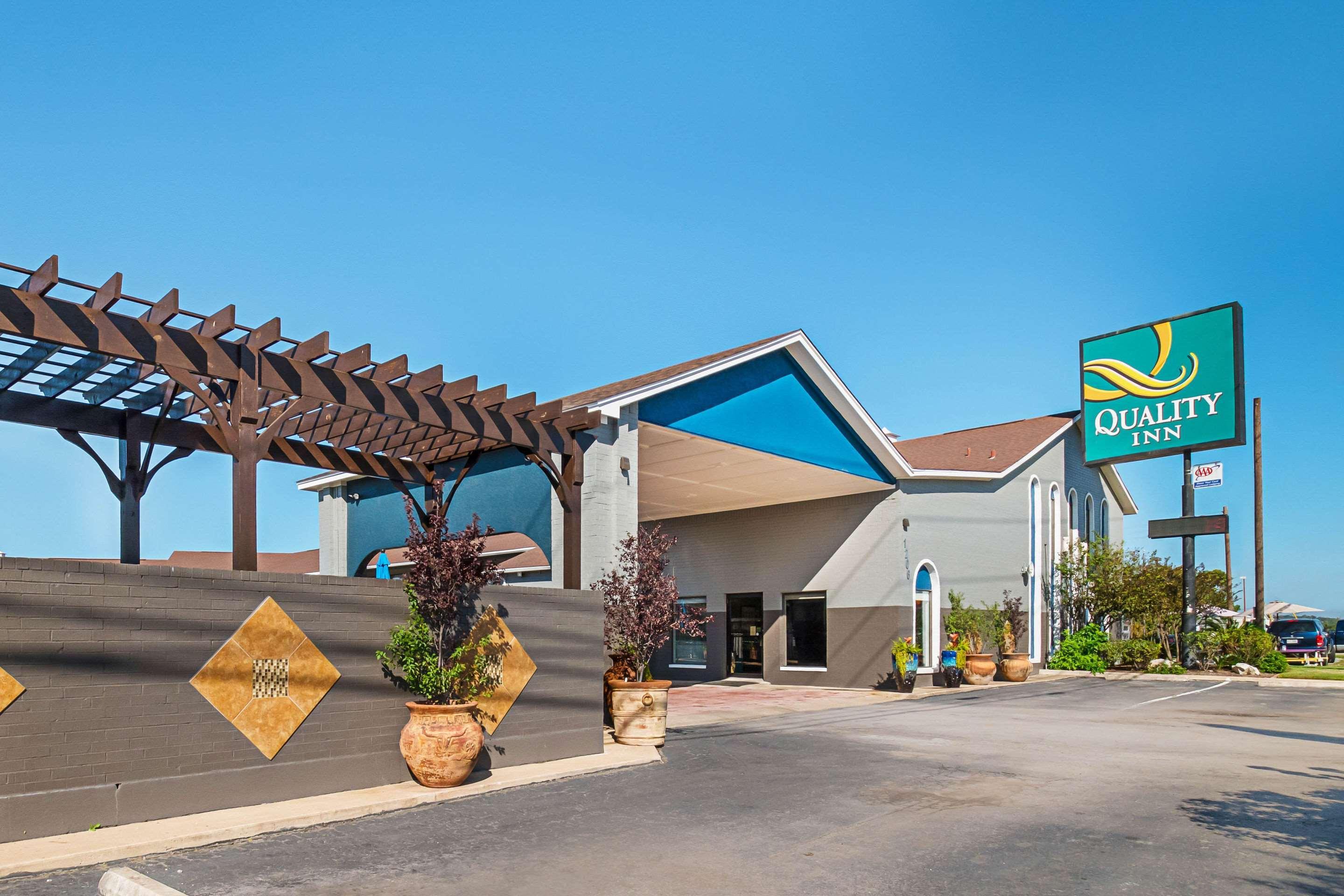 Quality Inn Near Lake Marble Falls Exteriör bild