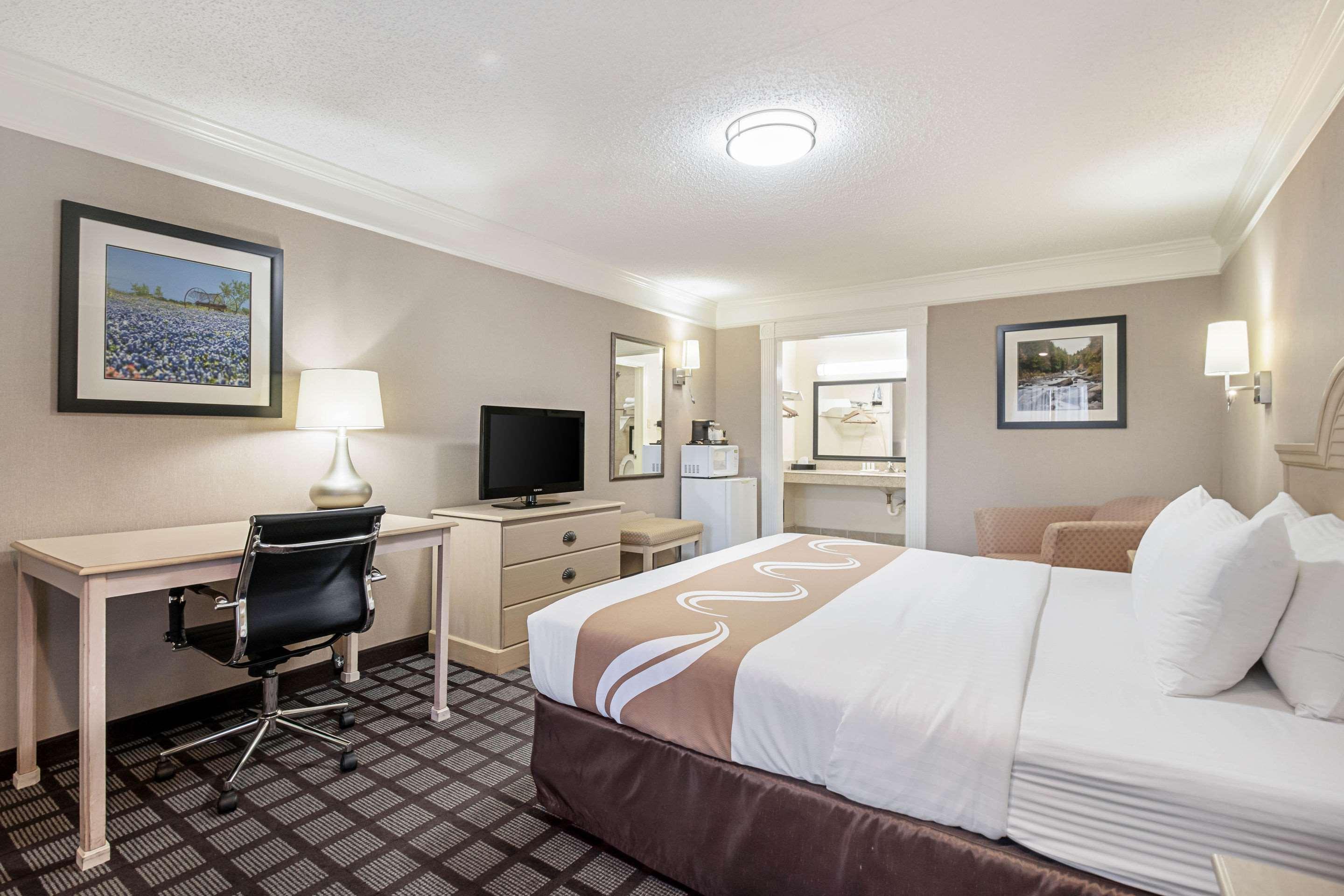 Quality Inn Near Lake Marble Falls Exteriör bild