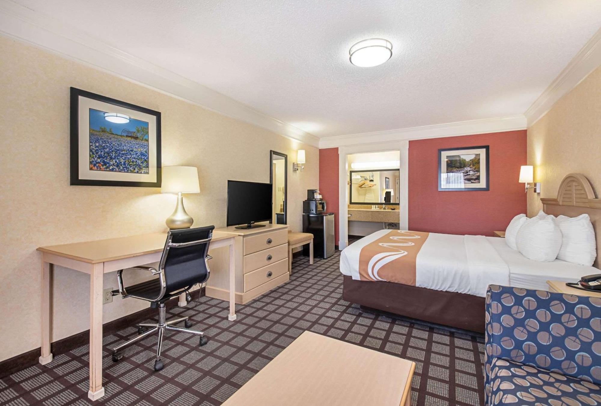 Quality Inn Near Lake Marble Falls Exteriör bild