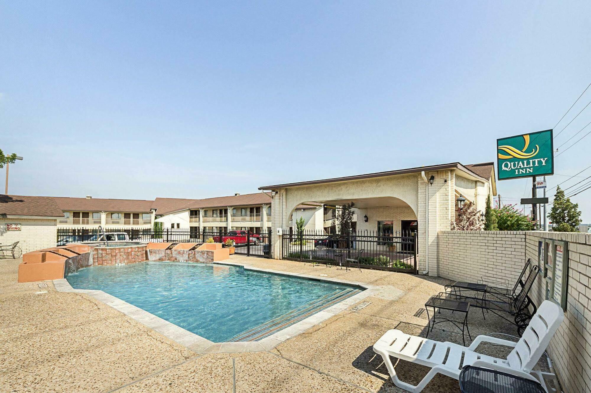 Quality Inn Near Lake Marble Falls Exteriör bild